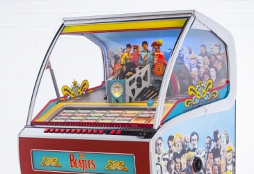 Custom Shop Rocket: The Beatles – Sgt Pepper’s Lonely Hearts Club Band Vinyl Jukebox