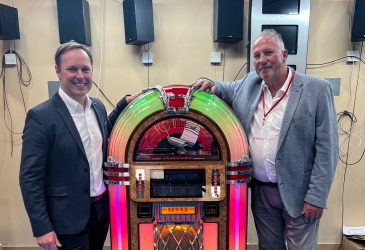 Cricketing legend and Australian trade envoy Lord Botham visits Sound Leisure